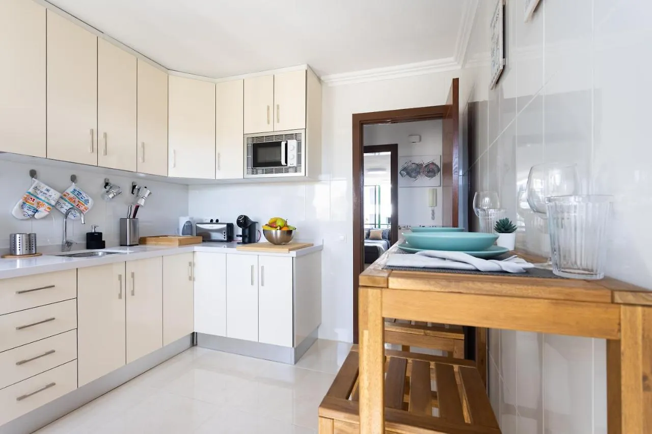 Three Spacious Apartments 150M From The Las Americas Promenade Arona  0*, Arona (Tenerife)