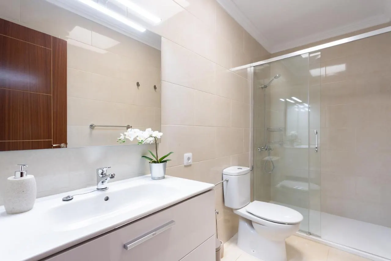 Three Spacious Apartments 150M From The Las Americas Promenade Arona
