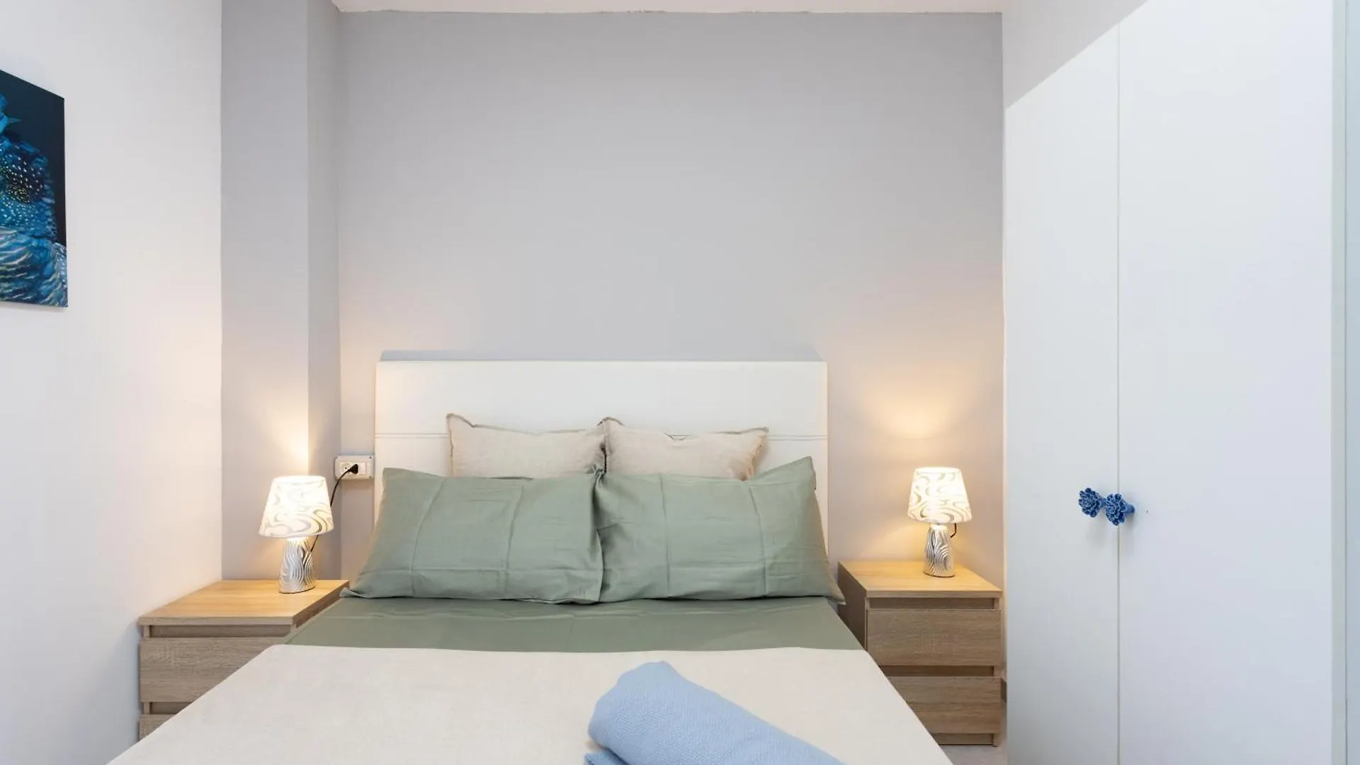 Three Spacious Apartments 150M From The Las Americas Promenade Arona