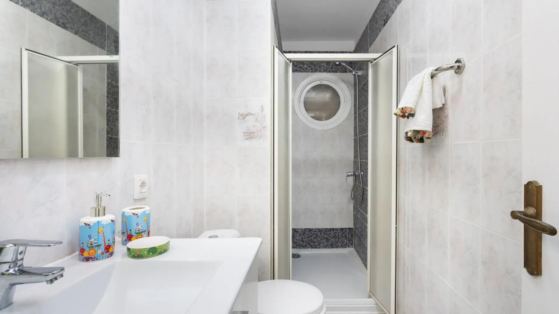Three Spacious Apartments 150M From The Las Americas Promenade Arona  0*, Arona (Tenerife)