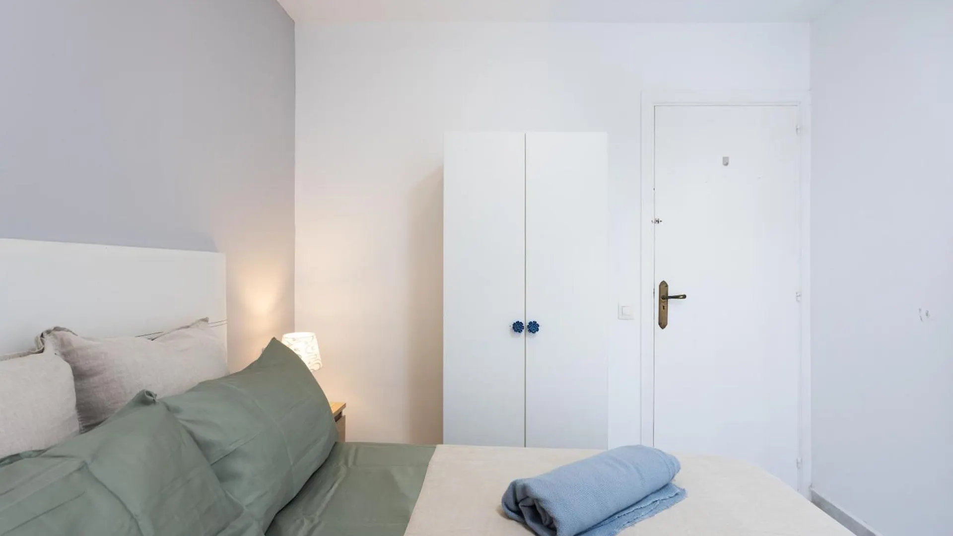 Three Spacious Apartments 150M From The Las Americas Promenade Arona