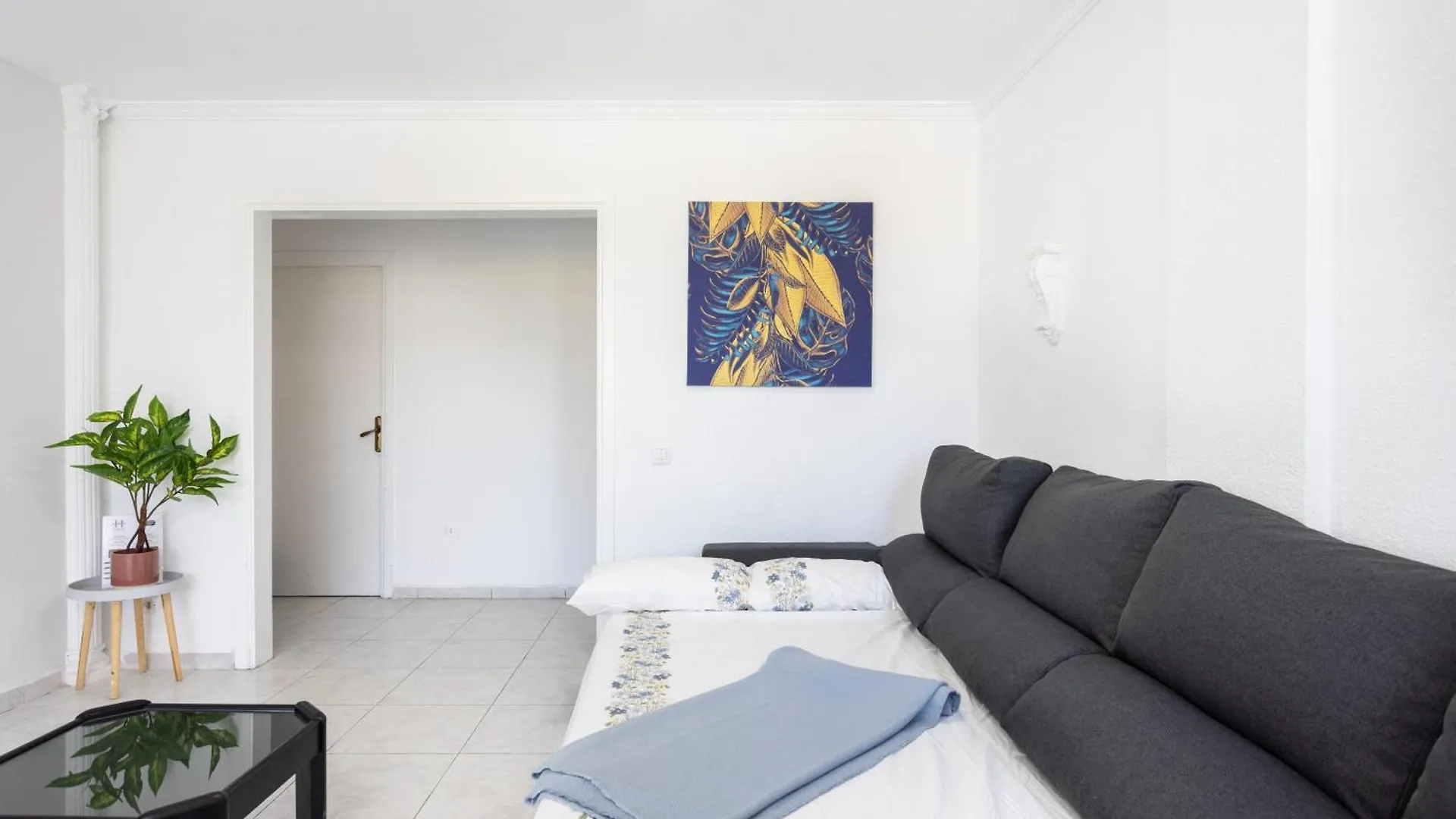 Three Spacious Apartments 150M From The Las Americas Promenade Arona