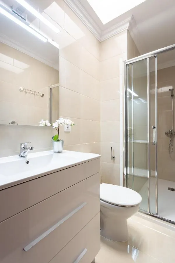 Three Spacious Apartments 150M From The Las Americas Promenade أرونا