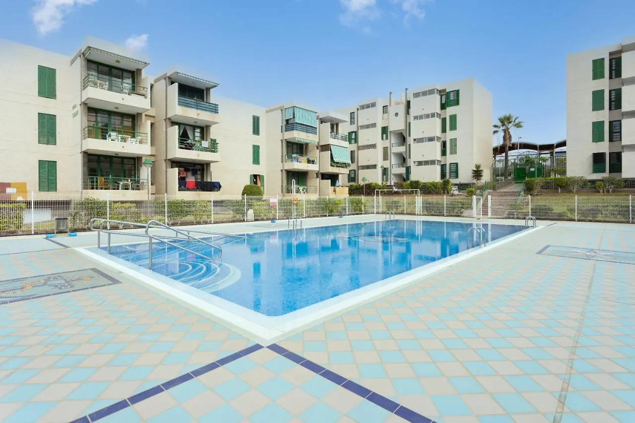 Three Spacious Apartments 150M From The Las Americas Promenade أرونا