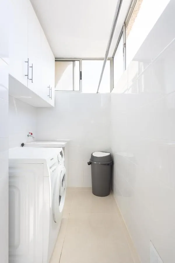 Three Spacious Apartments 150M From The Las Americas Promenade أرونا