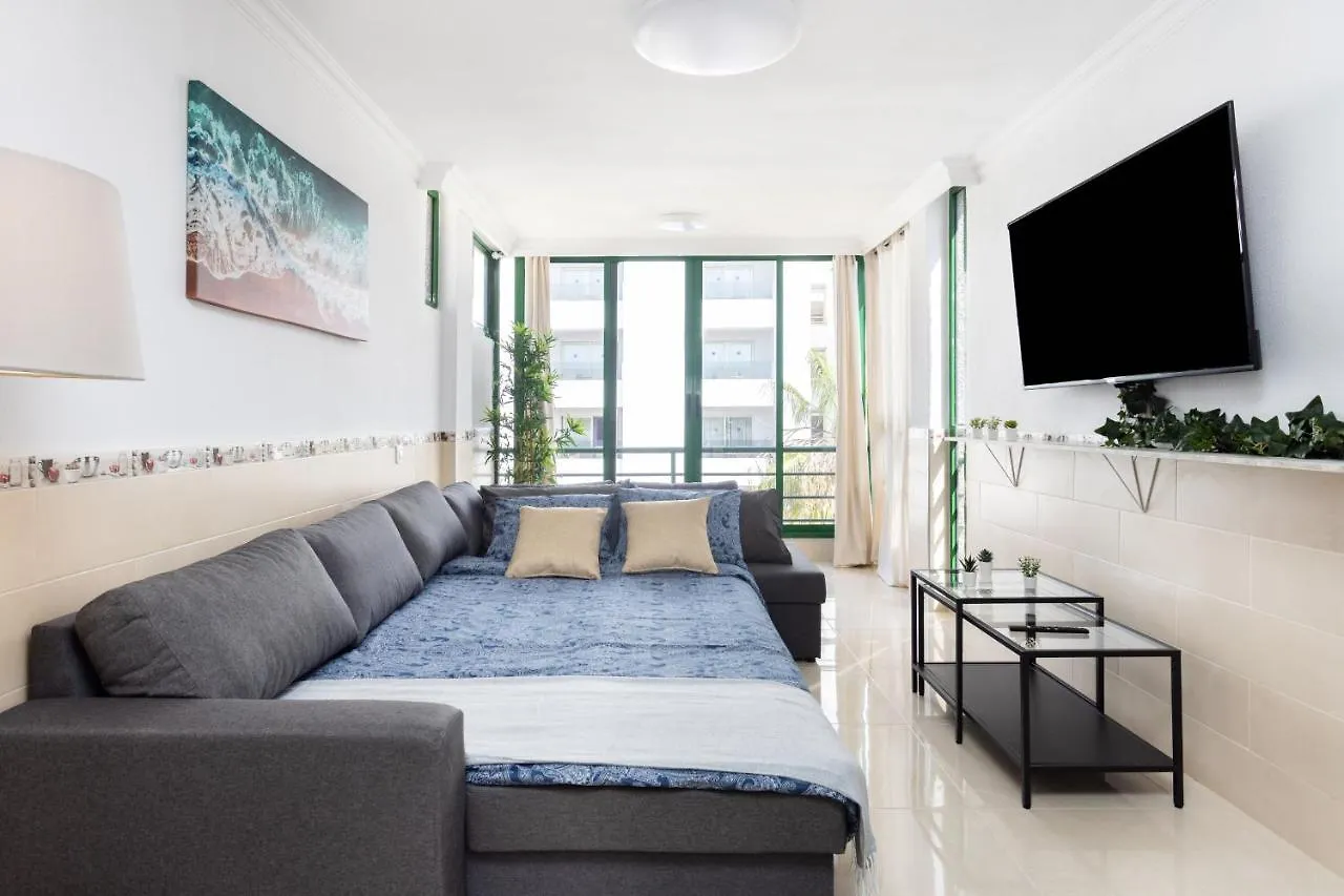 Three Spacious Apartments 150M From The Las Americas Promenade أرونا