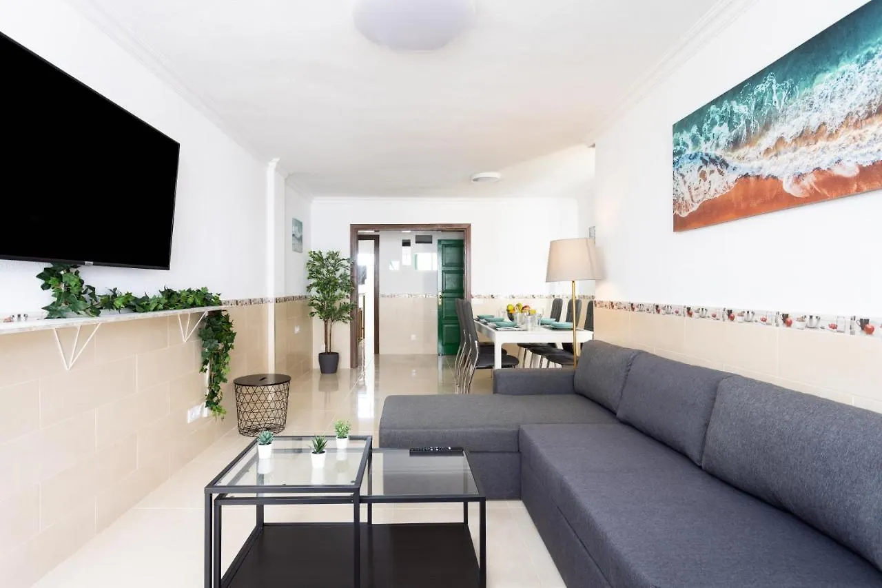 Three Spacious Apartments 150M From The Las Americas Promenade أرونا 0*,  إسبانيا