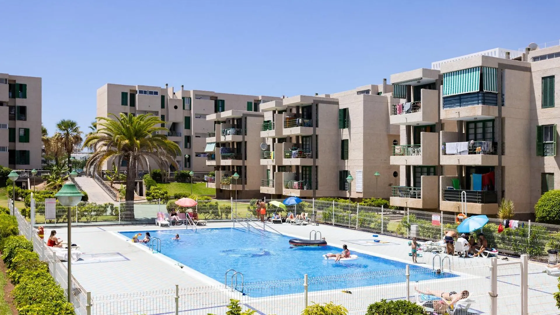 Three Spacious Apartments 150M From The Las Americas Promenade أرونا
