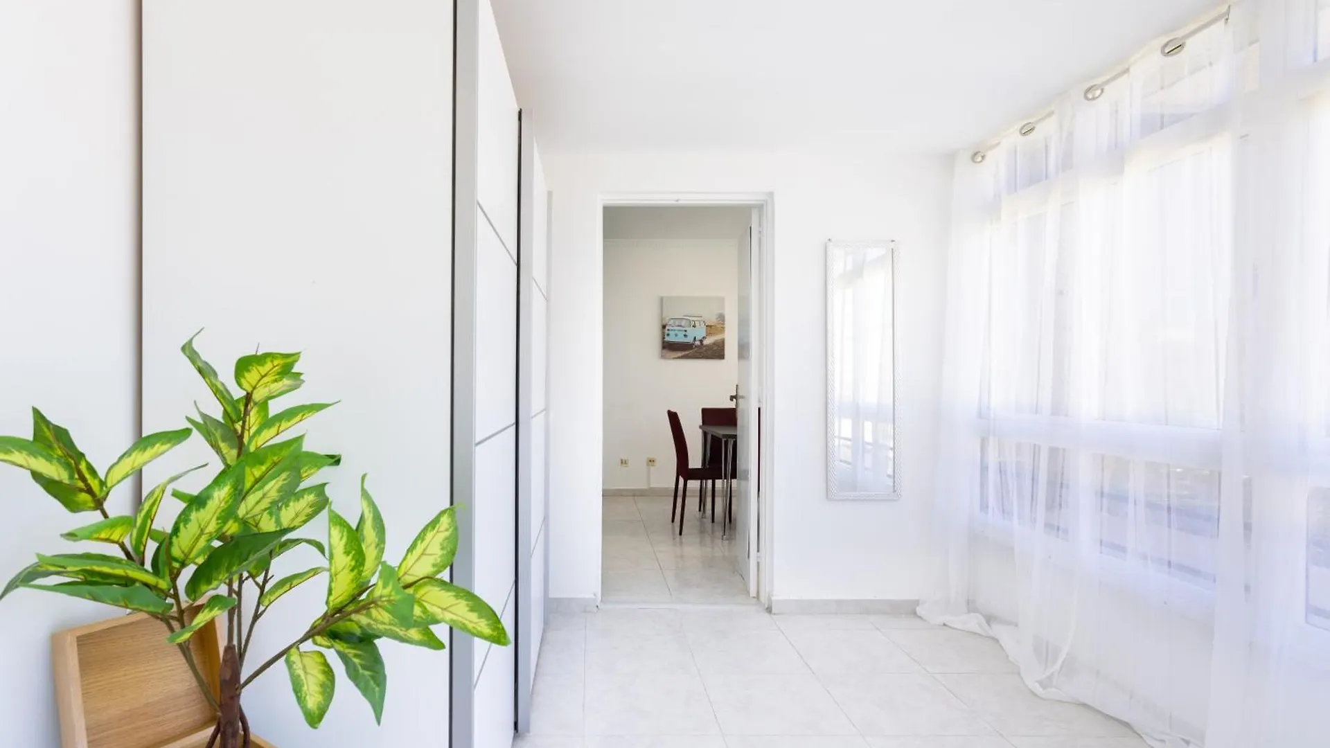 Three Spacious Apartments 150M From The Las Americas Promenade أرونا 0*,