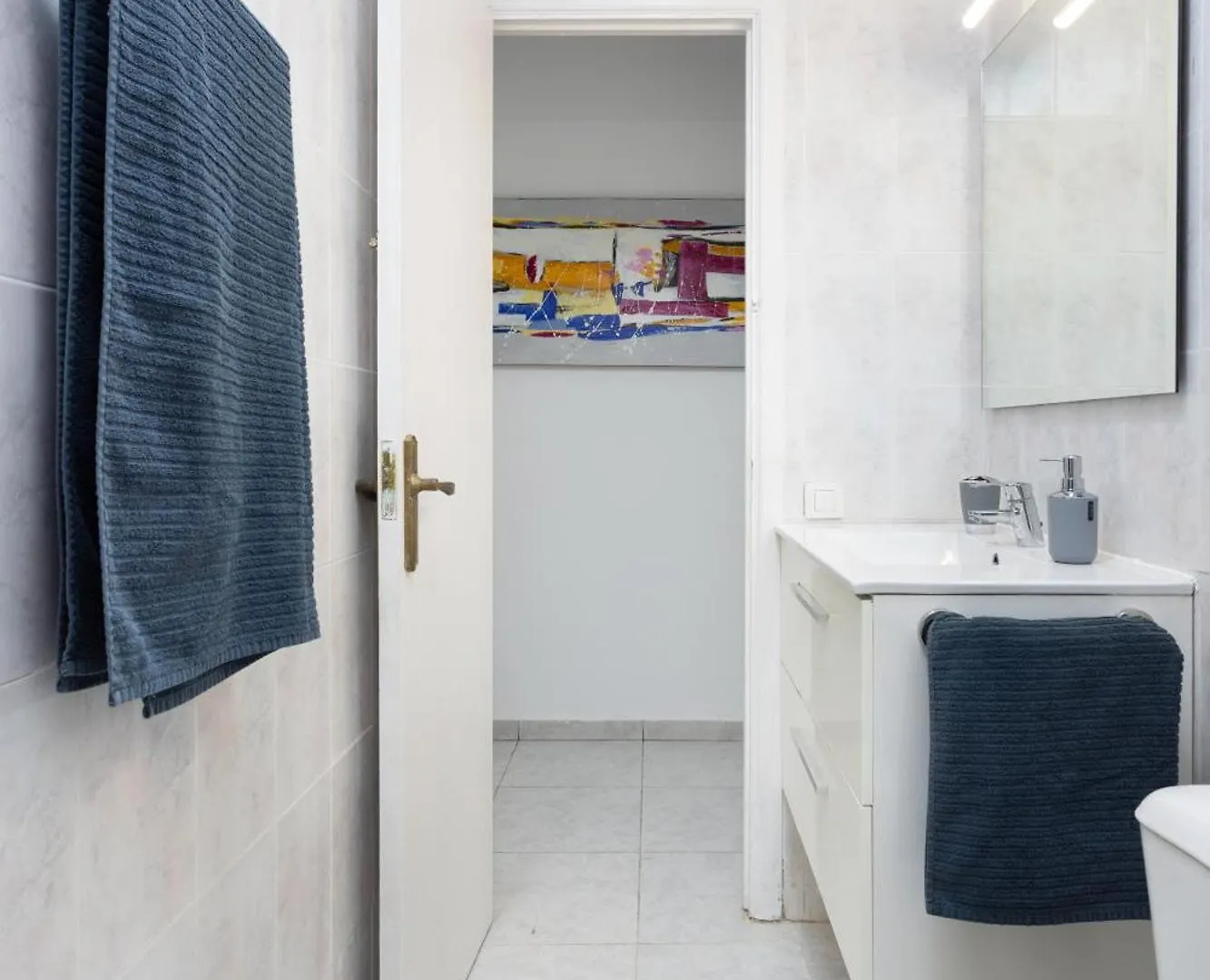 Three Spacious Apartments 150M From The Las Americas Promenade أرونا